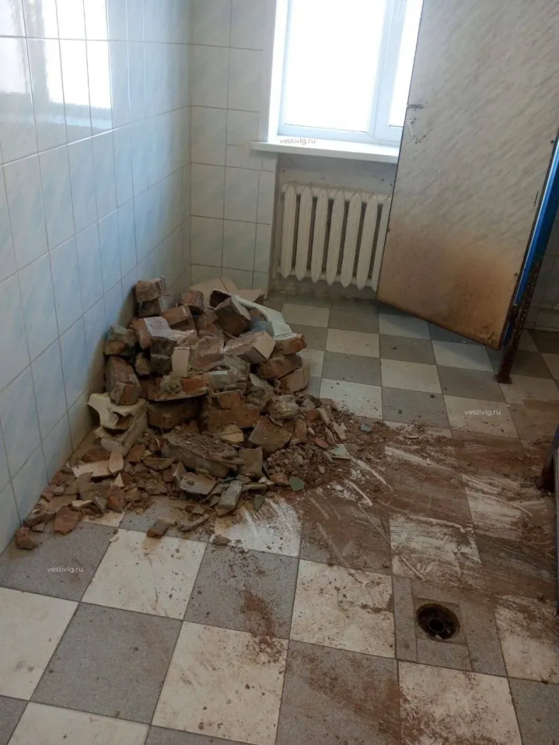 Студенты ВГСПУ пожаловались на условия в общежитии: более 40 человек остались с одним туалетом