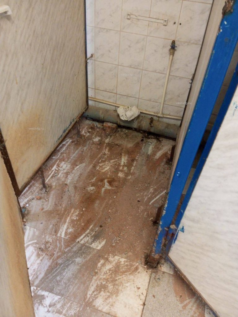 Студенты ВГСПУ пожаловались на условия в общежитии: более 40 человек остались с одним туалетом