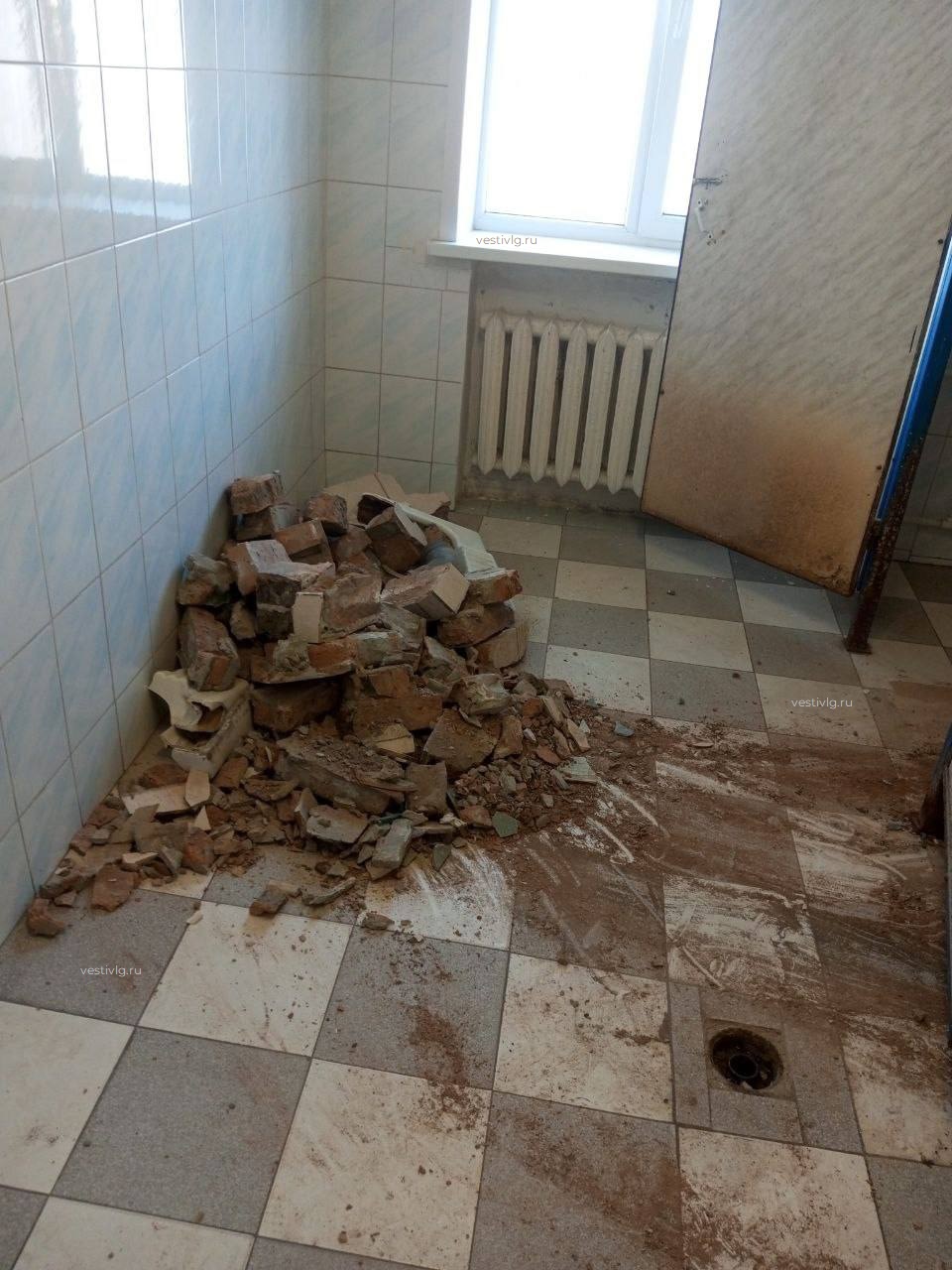 Студенты ВГСПУ пожаловались на условия в общежитии: более 40 человек остались с одним туалетом