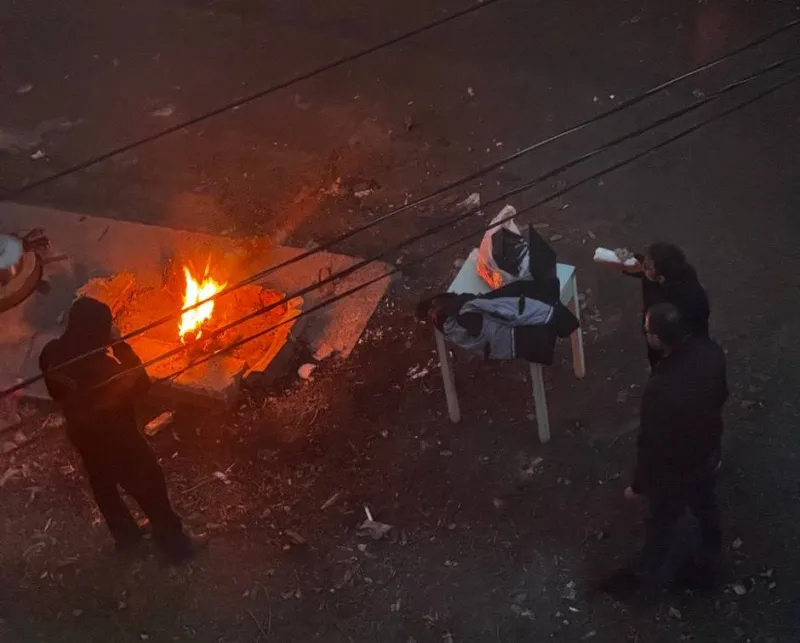 «Ждём пожара?» Волгоградцы жалуются на шашлыки под окнами многоэтажки