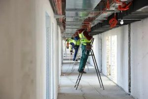 Подрядчик сорвал капремонт 30 домов и не вернул 237 млн рублей