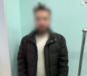 Полицейские из Волгограда поймали в Ярославской области курьера аферистов, похищавших миллионы у пенсионеров