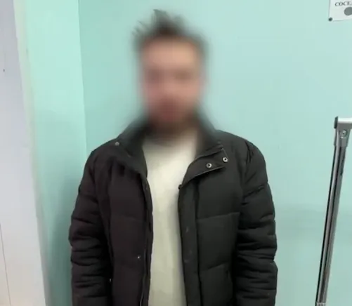 Полицейские из Волгограда поймали в Ярославской области курьера аферистов, похищавших миллионы у пенсионеров
