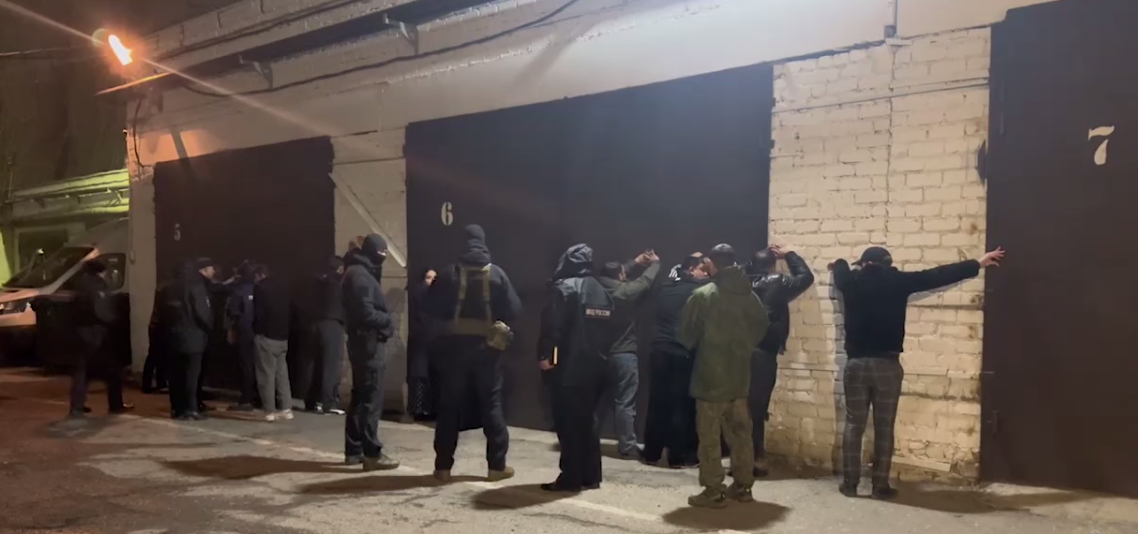 Рейд в Михайловке: 36 доставленных и аресты за неповиновение