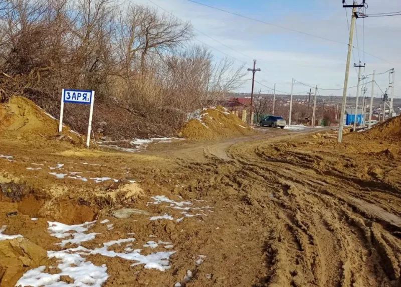 СНТ «Заря» под Волгоградом отрезано от дорог из-за раскопок: жители бьют тревогу