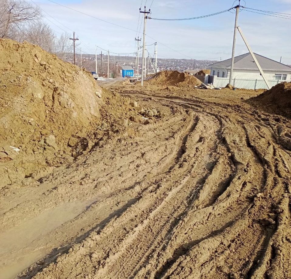 СНТ «Заря» под Волгоградом отрезано от дорог из-за раскопок: жители бьют тревогу