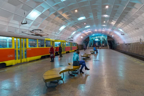 Станцию подземки «Площадь Ленина» закрыли из-за подозрительного предмета