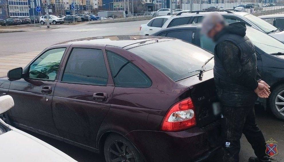 Таджик и наркотики: в Волгограде задержали курьера с метадоном