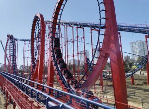В ЦПКиО Волгограда открыли экстремальный аттракцион «Русские горки»