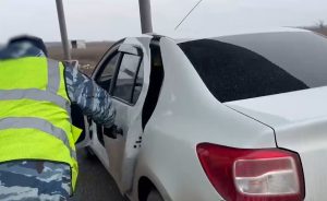 Под Волгоградом на посту ДПС нашли 72 грамма каннабиса у пассажира машины