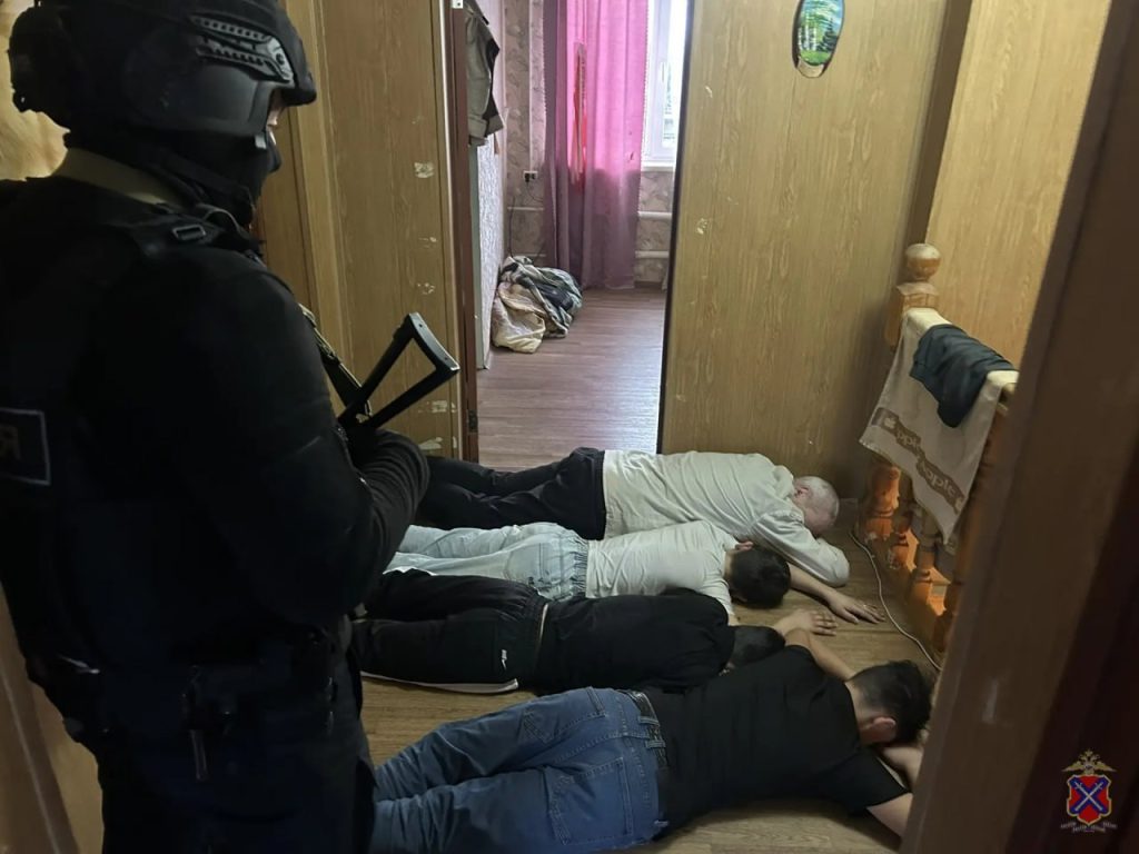 В Иловлинском районе после профилактического рейда в полицию доставили восемь цыган