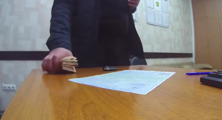 В Михайловке водитель «Калины» попытался подкупить гаишника и стал фигурантом уголовного дела