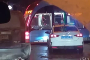 В Волгограде трамвай «Львёнок» наехал на мужчину, сидевшего на путях