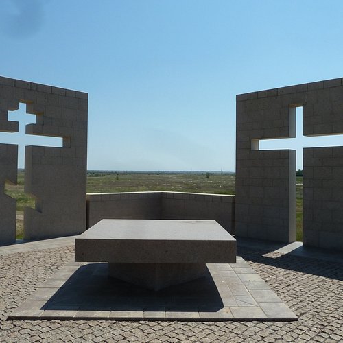 В Волгограде почти на три недели ограничат въезд на кладбища по утрам