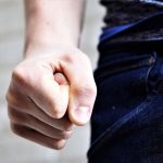 В Волгограде задержали мужчину за смертельное избиение знакомого из-за женщины