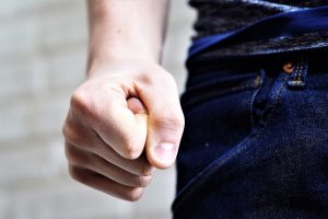 В Волгограде задержали мужчину за смертельное избиение знакомого из-за женщины