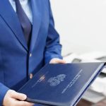 Житель Волгограда попал под уголовное дело за аферу с социальными выплатами