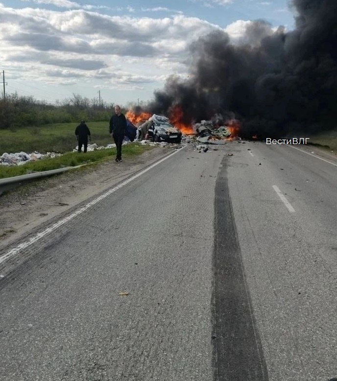 Один человек погиб в массовом ДТП с тремя фурами под Волгоградом