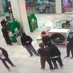 Конфликт у торгового центра закончился протоколами