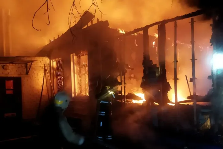 Крупный пожар уничтожил Дом культуры в хуторе Безымянка под Михайловкой