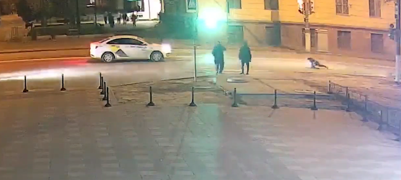 Мотоциклист сбил подростка на переходе в Волгограде и скрылся