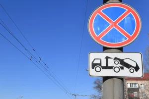 Прокуратура нашла нарушения в штрафах за парковку на газонах в Волгограде