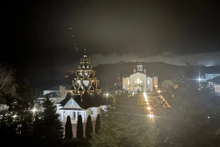 Пасха в Волгоградской области: сотни верующих встретили Светлое Воскресение