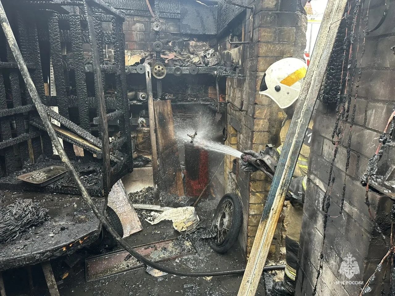 Пожар на улице Хорошева в Волгограде ликвидировали спасатели