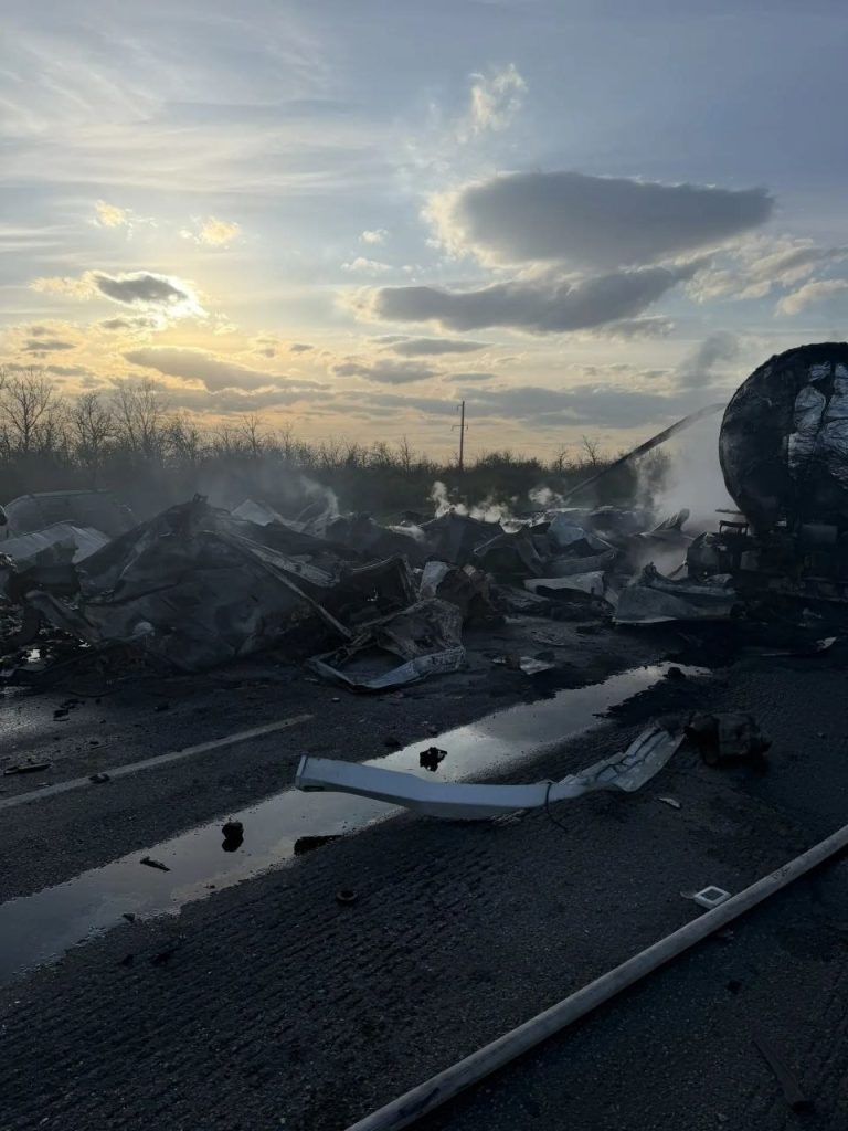 Один человек погиб в массовом ДТП с тремя фурами под Волгоградом