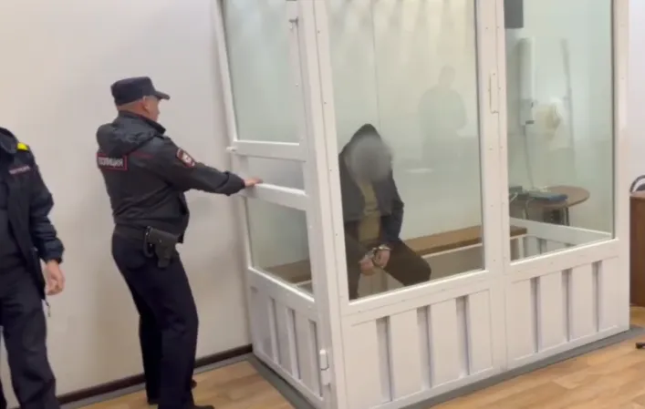 Суд арестовал подозреваемого в убийстве из ревности в Светлом Яре