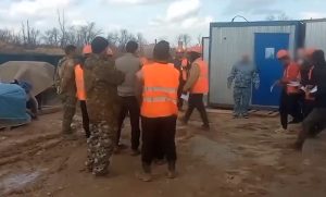 В Дзержинском районе Волгограда на стройке выявили мигрантов без документов