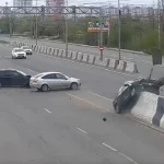 В Волгограде Honda вылетела на ограждение после ДТП с «Грантой»