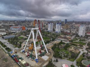 В Волгограде установили центральный вал колеса «Звезда Сталинграда»