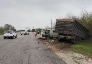 В Волгоградской области водитель УАЗа не уступил дорогу и погиб в ДТП