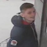 В Волжском ищут мужчину, потратившего деньги с чужой карты