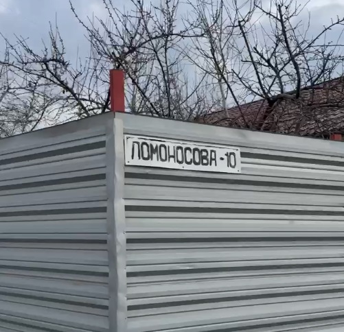 Свалка в центре Волгограда: перекресток Онежской и Енисейской завален мусором