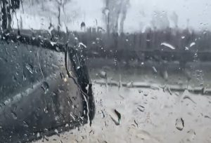 Ливни в Волгограде: Первая продольная затоплена, город сковали пробки