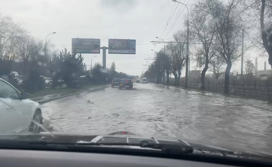 Пробки 10 баллов в Волгограде: ливень парализовал движение