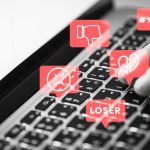 Волгоградец получил штрафы на 150 тысяч рублей за комментарии о ВС РФ