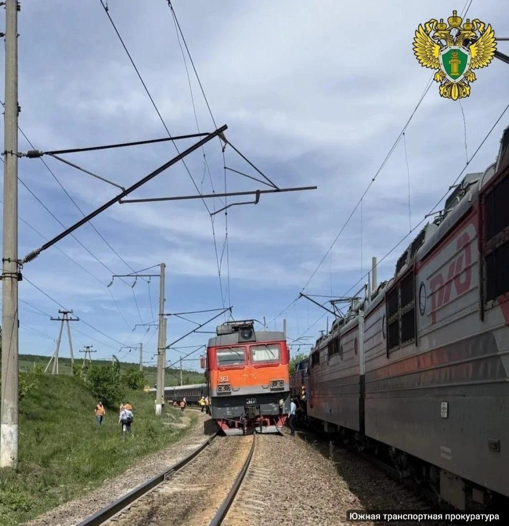 Поезд с пассажирами, следовавший через Волгоград, сошёл с рельсов