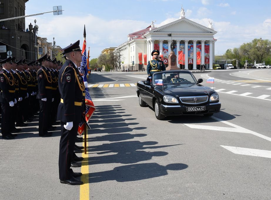 Полицейские Волгограда вышли на генеральную репетицию 9 Мая