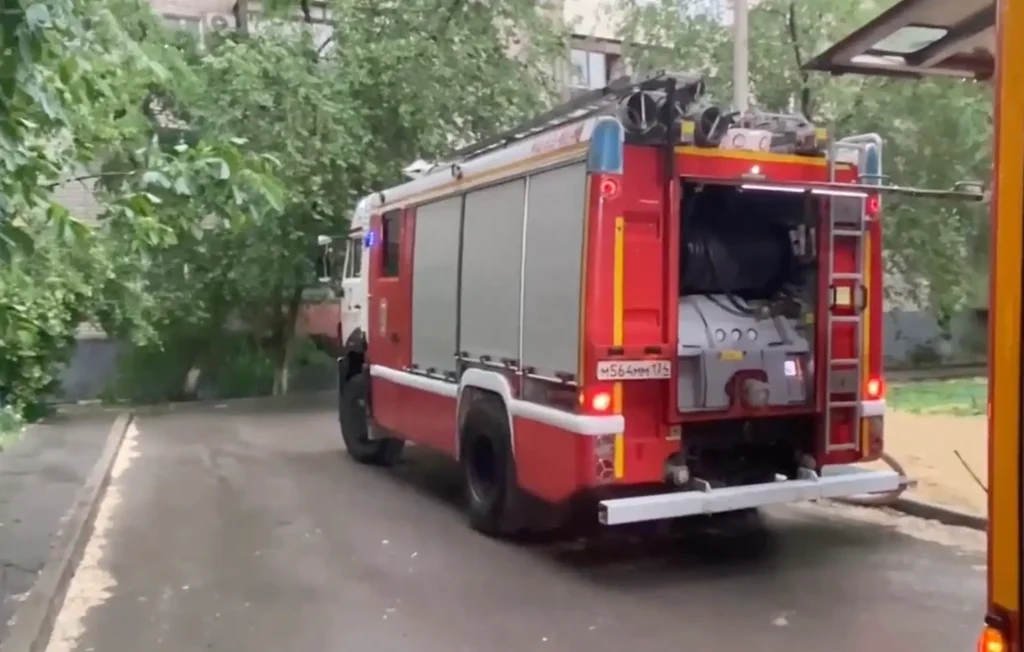 Ребёнка вывели из охваченной дымом квартиры во время пожара в Волгограде