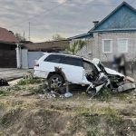 На улице Пожарского в Волгограде иномарка врезалась в столб: погиб 55-летний мужчина