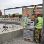 На Привокзальной площади Волгограда начали отделку фонтана карельским камнем