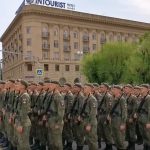 В центре Волгограда стартовал Парад Победы при сотнях зрителей
