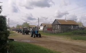В Камышинском районе Первомай отметили ярким парадом тракторов