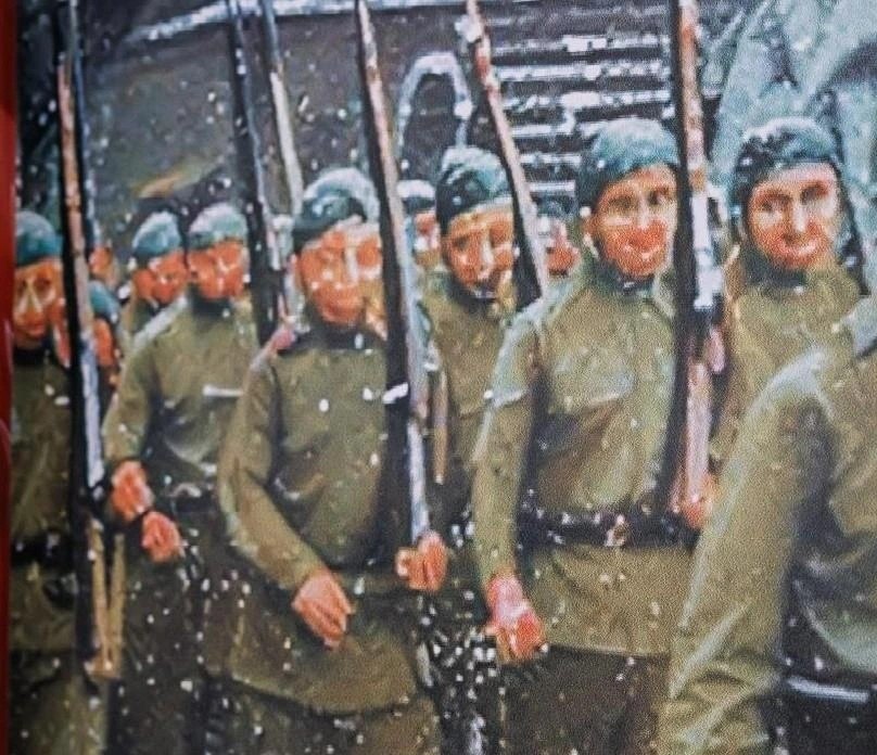 Баннеры ко Дню Победы с перекошенными лицами военных возмутили жителей Волгограда
