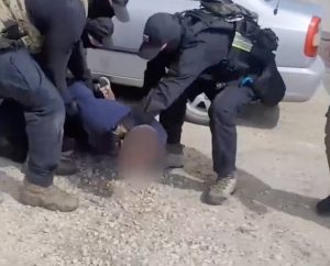 Избиения, угрозы и гаечный ключ: в Волгограде задержали подозреваемых в вымогательстве