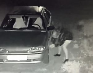 В Дубовском районе женщина сожгла контейнеры и порезала шины 32 автомобилей