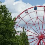 В Волгограде 50-метровое колесо обозрения впервые запустили после монтажа